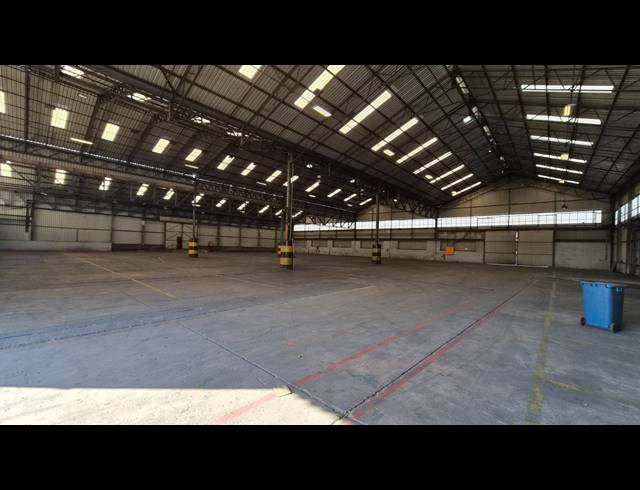 2,641M² WAREHOUSE TO LET IN LILIANTON